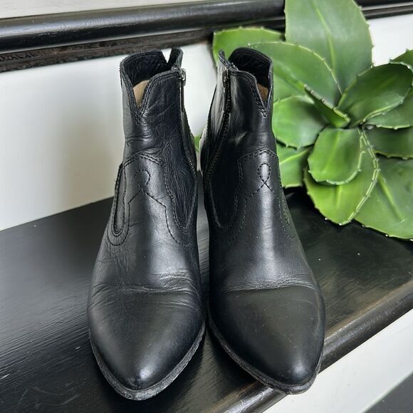 FRYE Renee Seam Short Booties boot western zipper women’s 6.5 like new - Picture 3 of 13